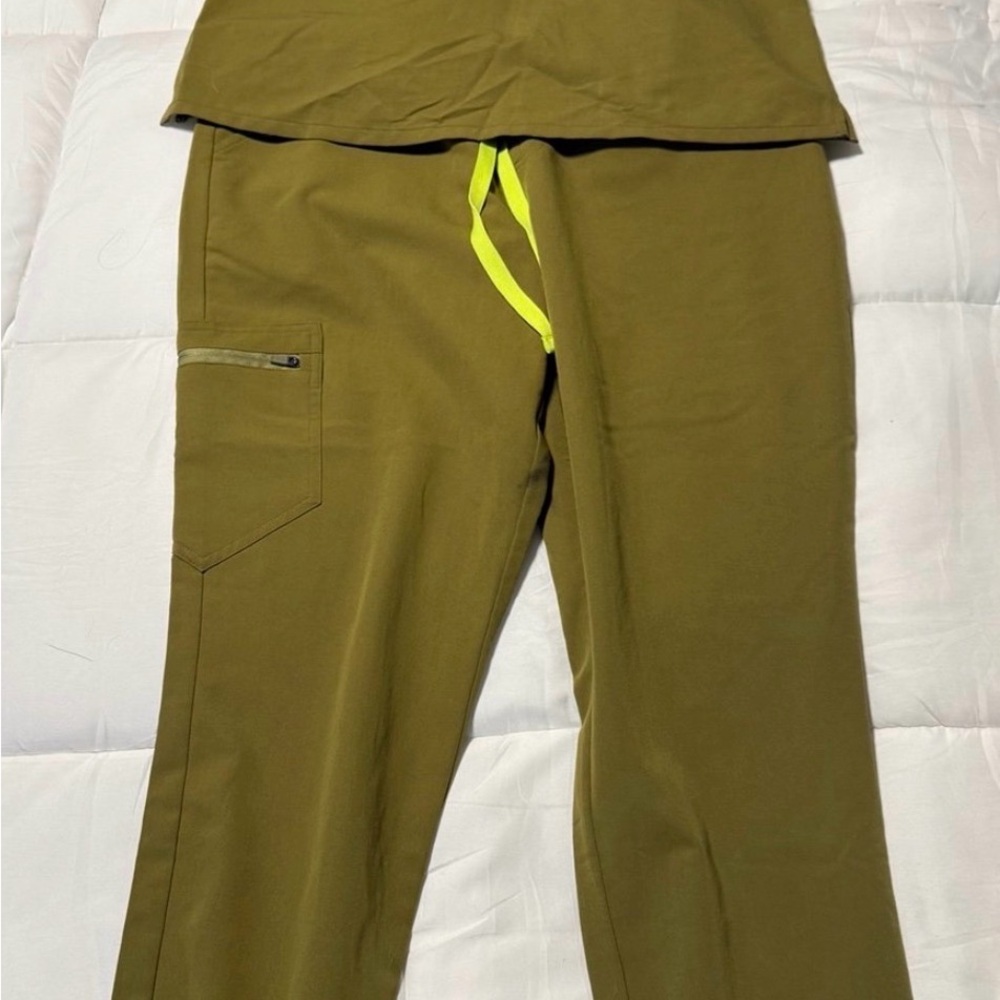 Figs Olive Green Scrub Pants with Neon Yellow Drawstring - Picture 1 of 1